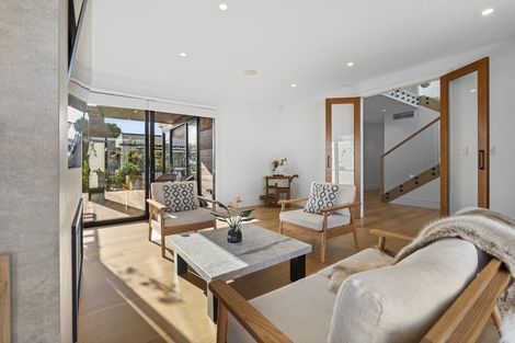 Photo of property in 37 Lake Pupuke Drive, Takapuna, Auckland, 0622