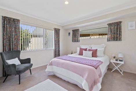 Photo of property in Redwood Village, 26/42 Main Road, Tawa, Wellington, 5028