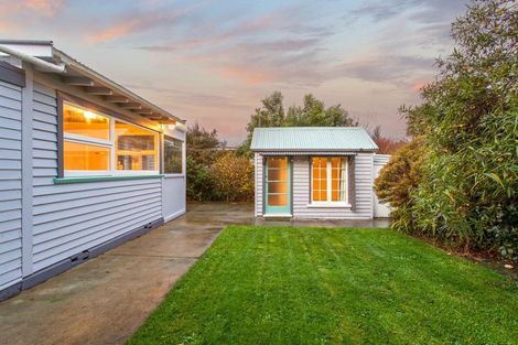 Photo of property in 18 Sandwich Road, Beckenham, Christchurch, 8023
