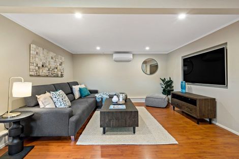 Photo of property in 13 Stallard Place, Glen Eden, Auckland, 0602