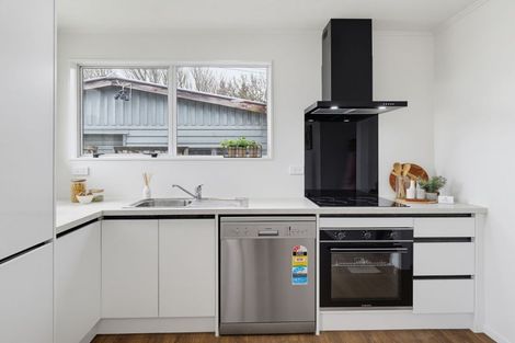 Photo of property in 18 Capri Place, Awapuni, Palmerston North, 4412
