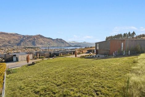 Photo of property in 16 Akitu Rise, Wanaka, 9305