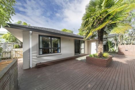 Photo of property in 37 Hewlett Road, Massey, Auckland, 0614