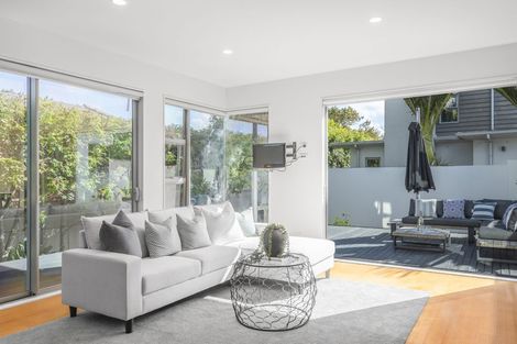 Photo of property in 10a Waterloo Road, Milford, Auckland, 0620