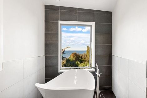 Photo of property in 30c Wade River Road, Stanmore Bay, Whangaparaoa, 0932