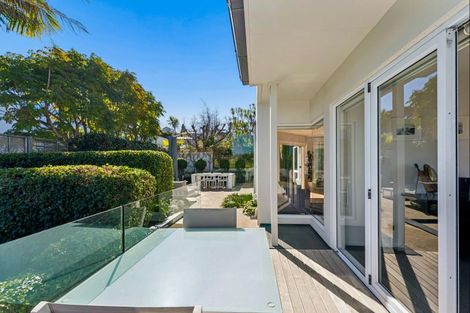 Photo of property in 15b Wilding Avenue, Northcote Point, Auckland, 0627