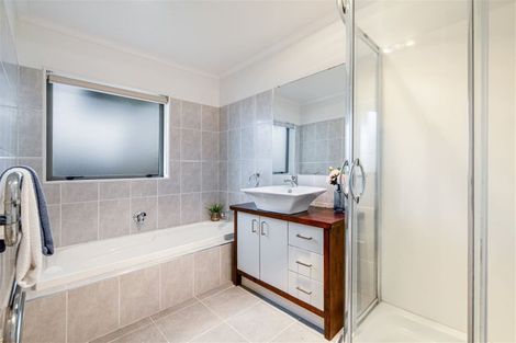 Photo of property in 29 Sapperton Drive, Henderson, Auckland, 0612