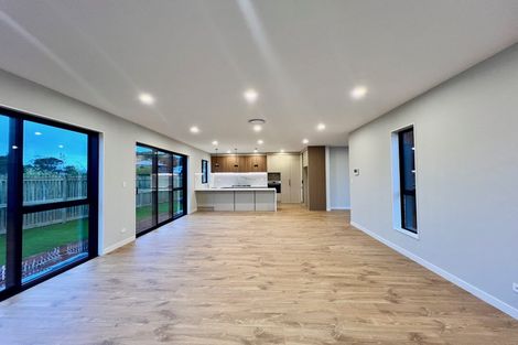 Photo of property in 16 Kiokio Place, Swanson, 0614