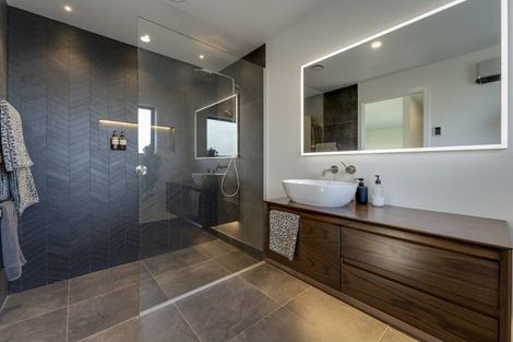 Photo of property in 18 Marjon Drive, Wanaka, 9305