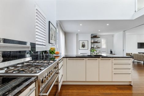 Photo of property in 111a Saint Andrews Square, Strowan, Christchurch, 8052