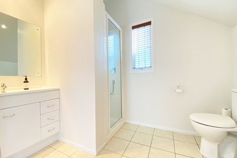 Photo of property in 2 Brassey Road, Birkenhead, Auckland, 0626