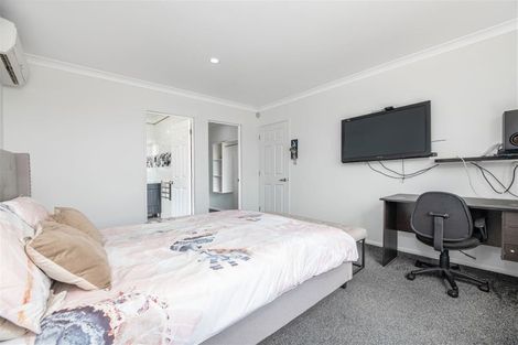 Photo of property in 76 San Valentino Drive, Henderson, Auckland, 0612