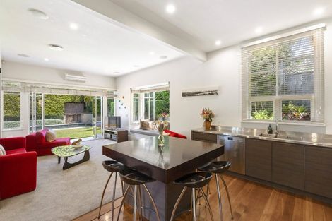 Photo of property in 19 Maritime Terrace, Birkenhead, Auckland, 0626