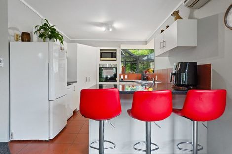 Photo of property in 21 Capricorn Place, Kawaha Point, Rotorua, 3010