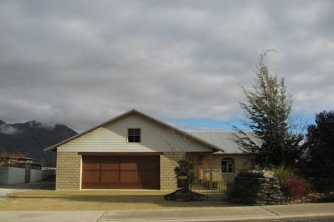 Photo of property in 5 Briar Bank Drive, Wanaka, 9305