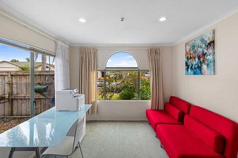 Photo of property in 6 Reybert Place, Massey, Auckland, 0614