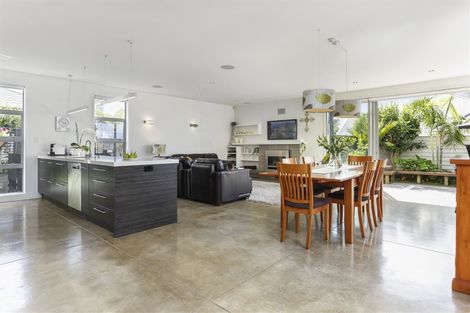 Photo of property in 5 Alberta Street, Point Chevalier, Auckland, 1022