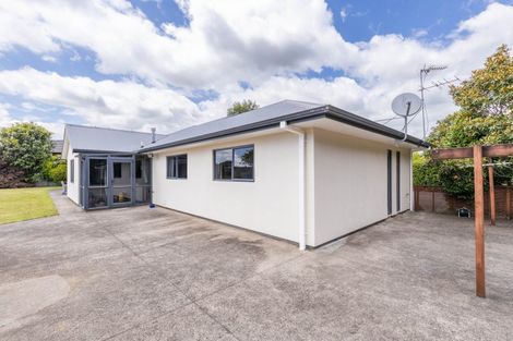 Photo of property in 11a Montrose Place, Highlands Park, New Plymouth, 4312