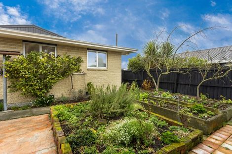 Photo of property in 2/177a Grimseys Road, Redwood, Christchurch, 8051