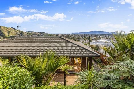 Photo of property in 77 Kakariki Grove, Waikanae, 5036