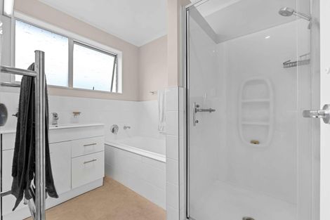 Photo of property in 5 Kirrama Place, Conifer Grove, Takanini, 2112