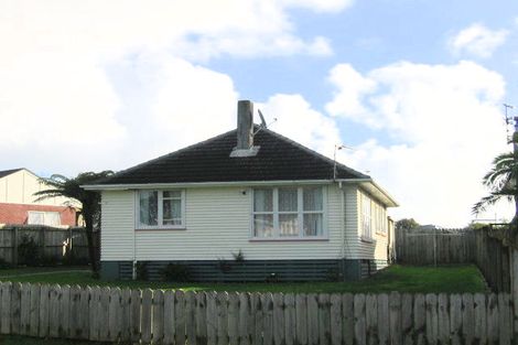 Photo of property in 18 Middlemore Crescent, Papatoetoe, Auckland, 2025