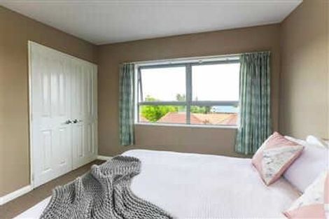 Photo of property in 8a Broadbent Street, Riccarton, Christchurch, 8041