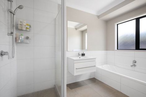 Photo of property in 13 Lieshout Way, Pukekohe, 2120