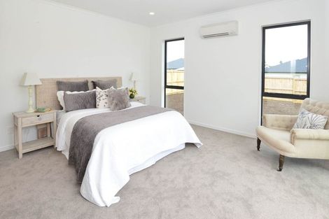 Photo of property in 12 Gilbransen Road, Kumeu, 0810