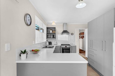 Photo of property in 5 Kirrama Place, Conifer Grove, Takanini, 2112