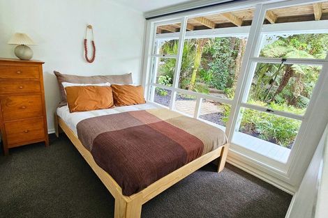 Photo of property in 1-9 Deirdre Place, Titirangi, Auckland, 0604