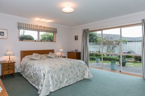 Photo of property in 18b Knightsbridge Place, Taradale, Napier, 4112