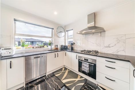 Photo of property in 28 Fenwick Crescent, Wallaceville, Upper Hutt, 5018