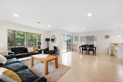 Photo of property in 626d Beach Road, Browns Bay, Auckland, 0630