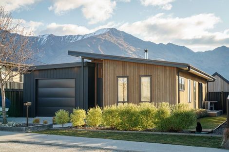 Photo of property in 10 Scurr Terrace, Wanaka, 9305