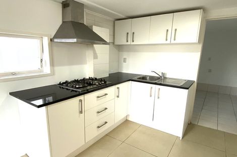 Photo of property in 30 Megan Avenue, Pakuranga Heights, Auckland, 2010