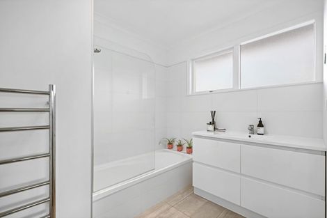 Photo of property in 37 Braid Road, St Andrews, Hamilton, 3200