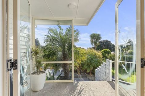 Photo of property in 37 Mcfarlane Street, Oakura, 4314