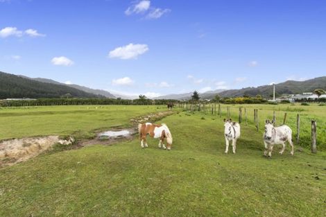 Photo of property in 104 Upper Fitzherbert Road, Wainuiomata, 5373