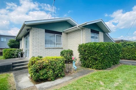 Photo of property in 142 Old Farm Road, Hamilton East, Hamilton, 3216