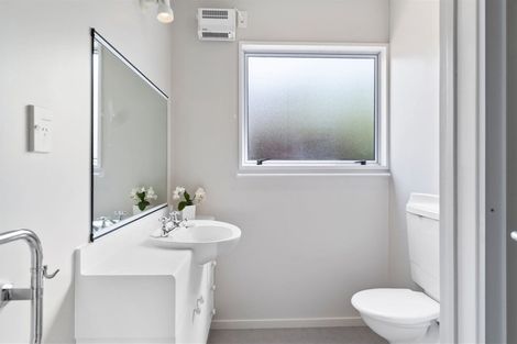 Photo of property in 8 Rhodesvale Terrace, Cashmere, Christchurch, 8022