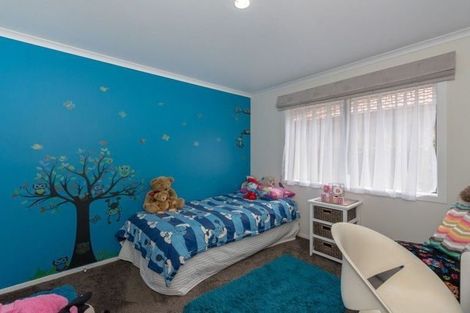 Photo of property in 64 Nielsen Gardens, Rototuna, Hamilton, 3210