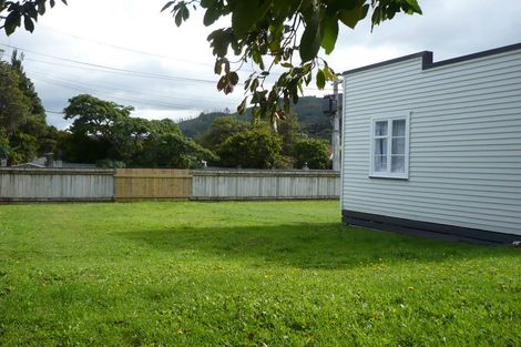 Photo of property in 3 Rowe Parade, Wainuiomata, Lower Hutt, 5014