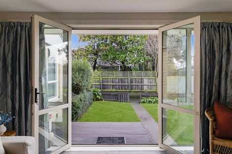 Photo of property in 2/43 Whitmore Street, Edgeware, Christchurch, 8013