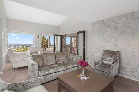 Photo of property in 32 Drayton Drive, Mount Pleasant, Christchurch, 8081