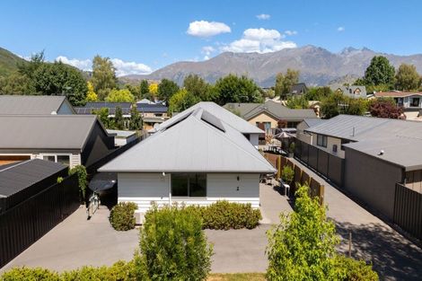 Photo of property in 2 Preston Drive, Arrowtown, 9302