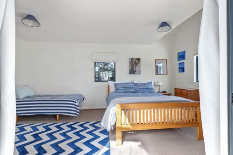 Photo of property in 22 Pinedale Crescent, Riversdale Beach, Masterton, 5872