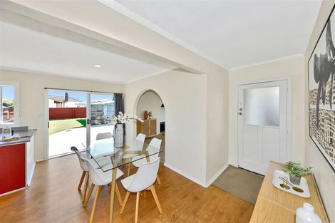 Photo of property in 11 Glenora Place, Hornby, Christchurch, 8042