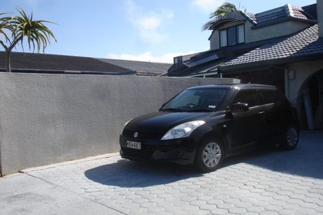 Photo of property in 10 Bungalore Place, Half Moon Bay, Auckland, 2012