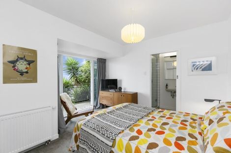 Photo of property in 11 Fortification Road, Karaka Bays, Wellington, 6022